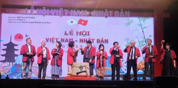 Giao lưu, hợp tác và thắt chặt thiết lập quan hệ ngoại giao