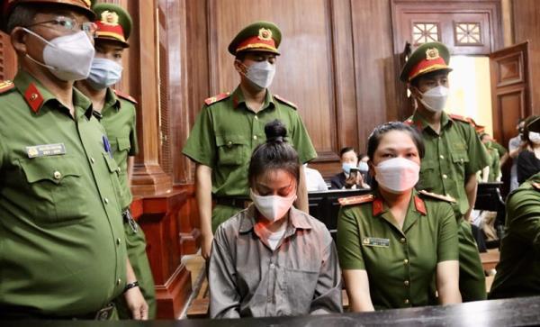 Hoãn phiên tòa xét xử dì ghẻ và bố đẻ bạo hành bé gái 8 tuổi dẫn đến tử vong