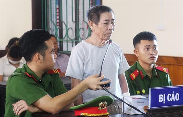 Dạy vợ bằng… dao