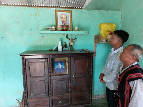 Thắp sáng thêm niềm tin của nhân dân với Đảng (Kỳ 1: Chuyện về Bí thư Chi bộ trẻ người Cơ Tu nhiệt huyết với quê hương)