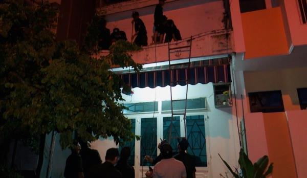 Công an TP Đà Nẵng trắng đêm giúp dân phòng chống bão Noru