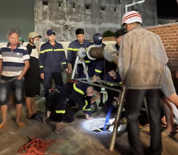 Công an Đắk Lắk kịp thời cứu hai bố con rơi xuống giếng sâu 20m