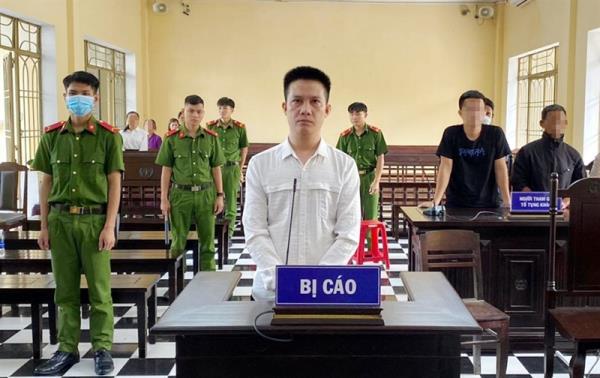 Nổ quen cán bộ cục cán bộ để lừa đảo