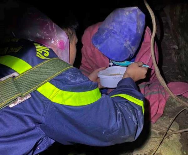 Xuyên đêm giải cứu phượt thủ bị rơi ở đèo Hải Vân