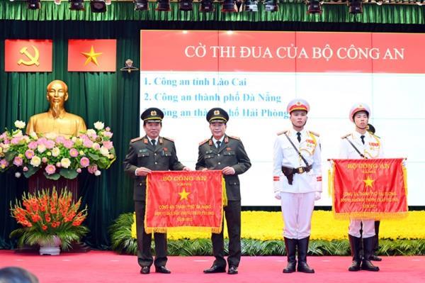 Khi thuận lợi cũng như lúc khó khăn, lực lượng Công an luôn vì nhân dân