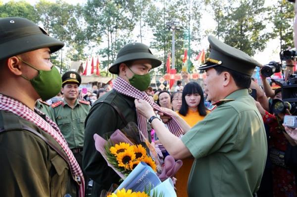 Lãnh đạo Bộ Công an dự lễ giao nhận quân tại TPHCM và Lâm Đồng