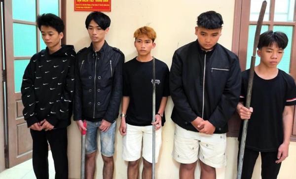 Mang bom xăng đi hỗn chiến