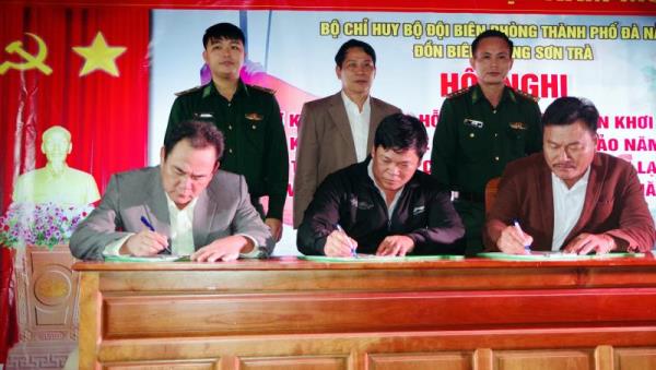 Nhiều chủ tàu cá ký cam kết tham gia bảo vệ chủ quyền an ninh biên giới