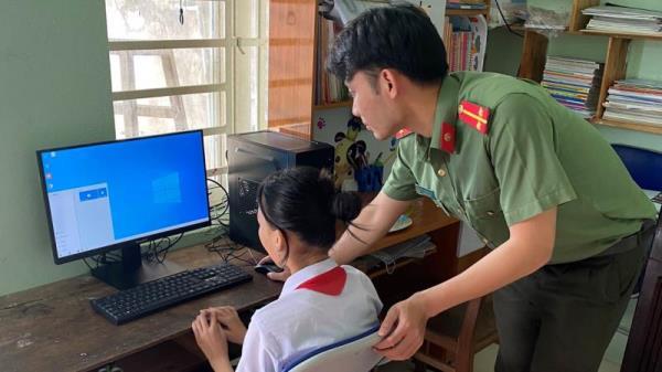 Tuổi trẻ Công an tiếp sức cho học sinh khó khăn