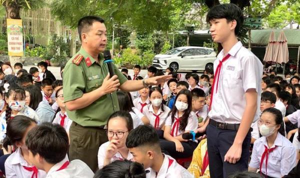 Tuyên truyền phòng, chống tác hại của ma túy và thuốc lá điện tử cho học sinh