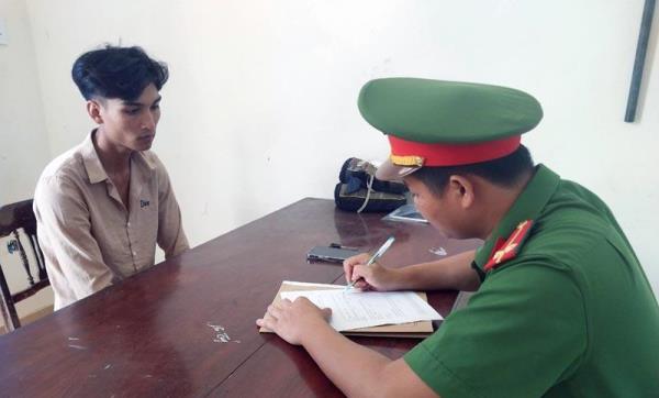 Đá xế xong bắt dế