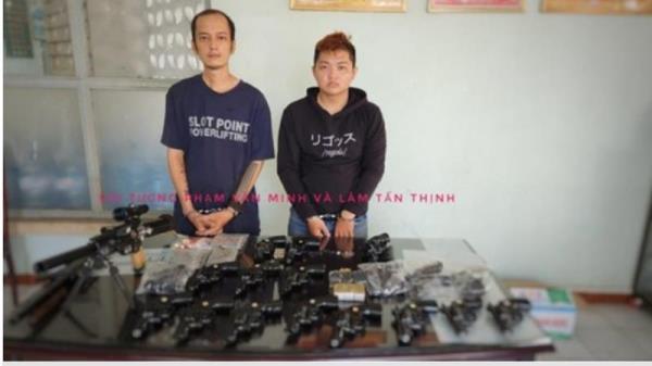 Bắt 2 thanh niên chế tạo súng bán trên MXH, thu giữ 19 khẩu súng, 350 viên đạn