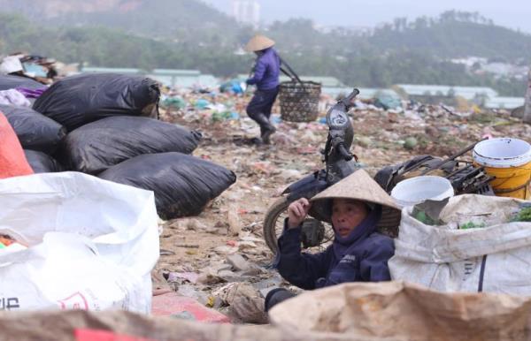 Mưu sinh trên 5 hộc rác khổng lồ sắp đóng cửa ở Đà Nẵng