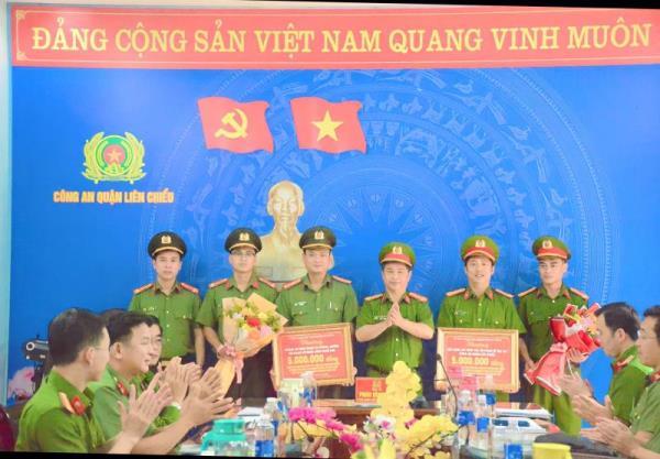 Chủ tịch UBND thành phố Đà Nẵng khen thưởng đột xuấtCông an quận Liên Chiểu