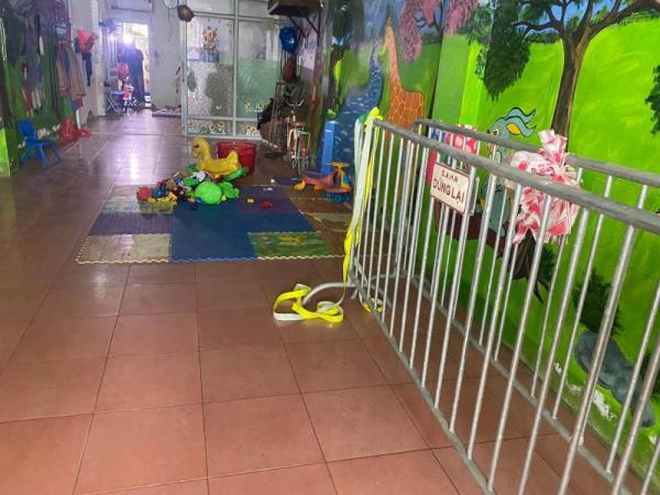 Vụ bé trai 17 tháng tuổi bị bạo hành tử vong: Khởi tố 2 bảo mẫu