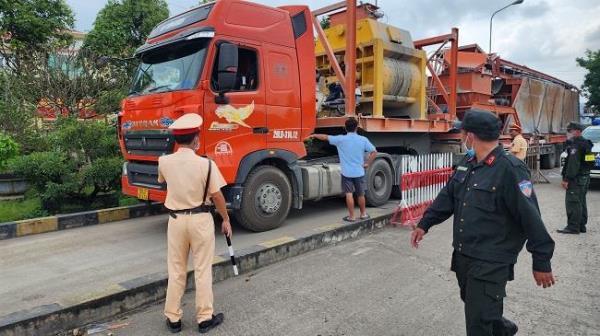 Chở hàng quá kích thước, tài xế và chủ xe bị phạt nặng