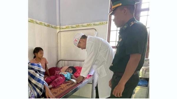 Thầy thuốc quân hàm xanh cứu thành công 2 chị em  bị ngộ độc nấm