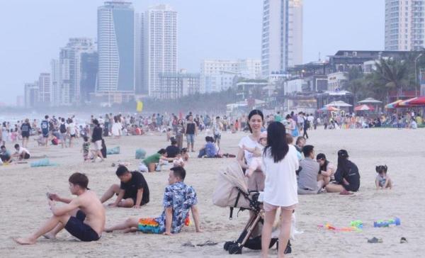 Du khách đến Đà Nẵng đông hơn dự kiến