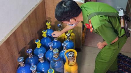 Khí cười nấp trong  nhà trọ