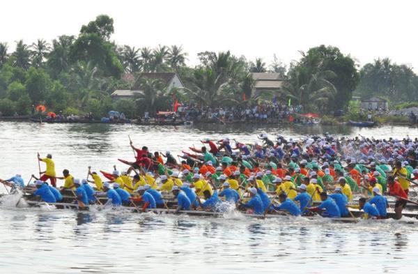 Sôi nổi giải Đua thuyền truyền thống Phát thanh - truyền hình Quảng Nam lần thứ XXVI