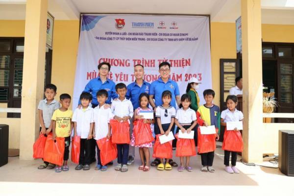 Mang mùa hè yêu thương đến với học trò nghèo vùng cao