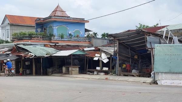 Vì sao chợ trung tâm huyện Duy Xuyên đã quá hạn 5 tháng chưa đi vào hoạt động?