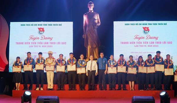 Tuyên dương Thanh niên tiên tiến làm theo lời Bác