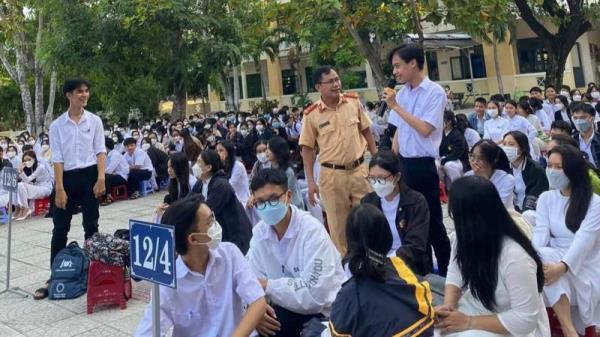 Đẩy mạnh tuyên truyền nâng cao nhận thức về an toàn giao thông