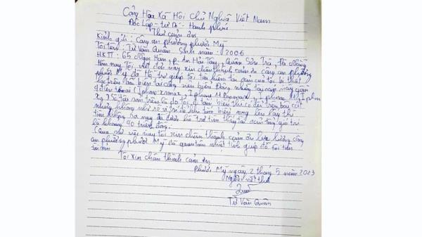 Chiếc ba lô có chân