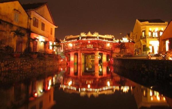 Bóng trăng quê giữa phố vẫn rằm