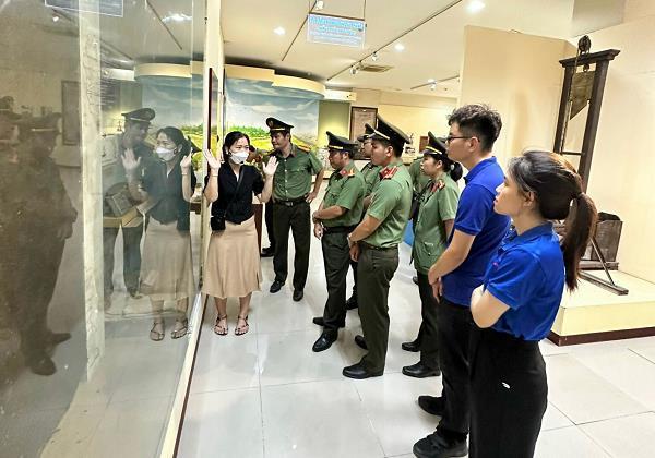 Nhiều hoạt động nhân kỷ niệm 65 năm ngày truyền thống lực lượng An ninh chính trị nội bộ