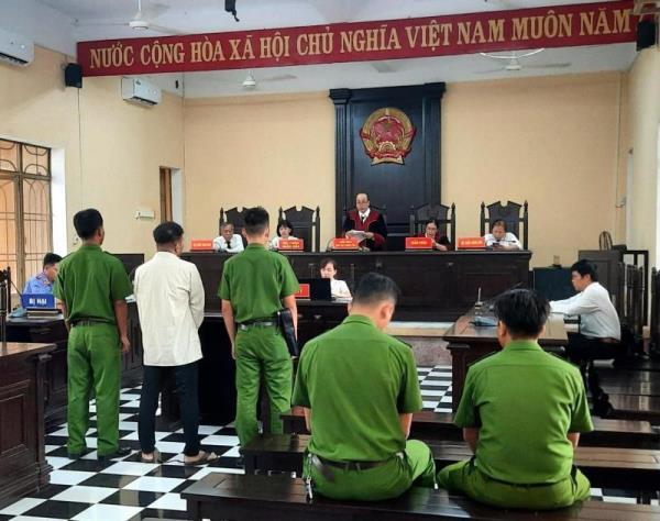 Nổ quen biết rộng để chiếm đoạt 500 triệu đồng của vợ bạn