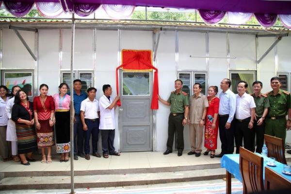 Công an Nghệ An bàn giao nhà điều trị Trạm Y tế ở xã miền núi