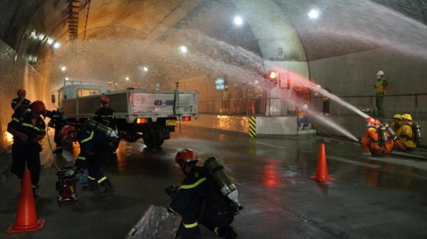 Diễn tập phương án chữa cháy cấp độ 3B tại hầm Hải Vân