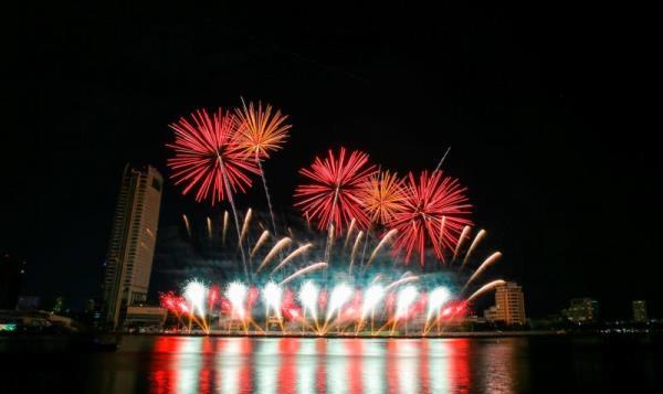 Nín thở xem lại khoảng khắc thắp sáng bầu trời của đội Việt Nam và Phần Lan