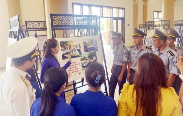 Trưng bày, giới thiệu hơn 150 tư liệu, hình ảnh về biển đảo Việt Nam