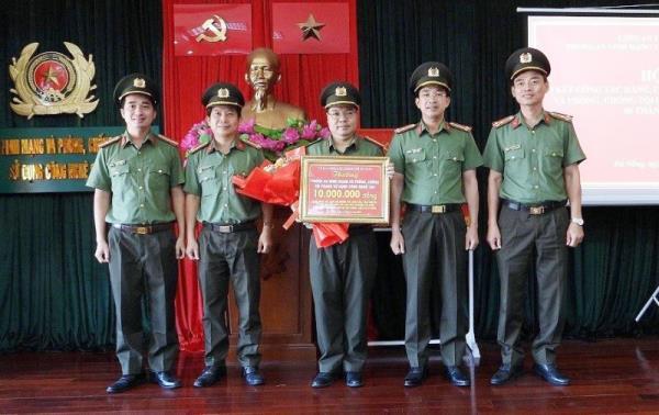 Khen thưởng Phòng An ninh mạng có thành tích phá hai chuyên án lớn