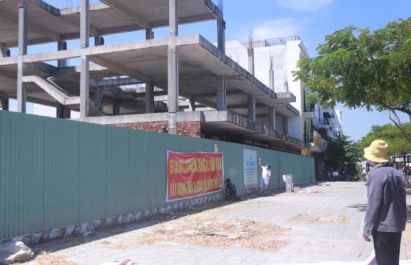 Bỏ tiền tỷ mua nhà đất, ngậm ngùi nhìn hàng loạt căn nhà bỏ hoang trên đất vàng