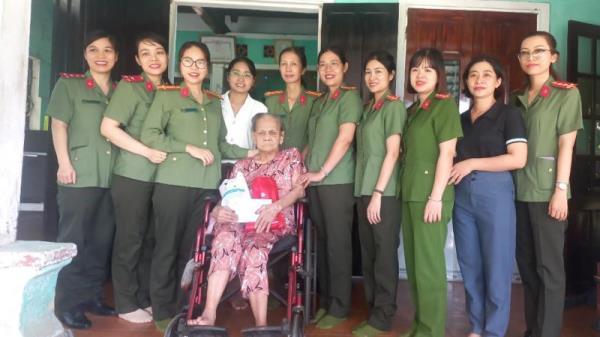 Phụ nữ, tuổi trẻ Công an Đà Nẵng tổ chức nhiều hoạt động Đền ơn đáp nghĩa