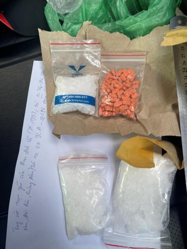 Đà Nẵng, bắt 2 đối tượng đang vận chuyển nửa ký ma túy trên xe ô-tô