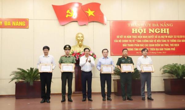 Kiên quyết đấu tranh phản bác các quan điểm sai trái, thù địch, bảo vệ nền tảng tư tưởng của Đảng