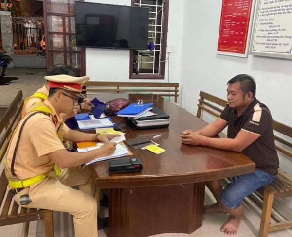 Nghiêm khắc xử lý tài xế xe khách có hành vi ngông cuồng, xem thường pháp luật