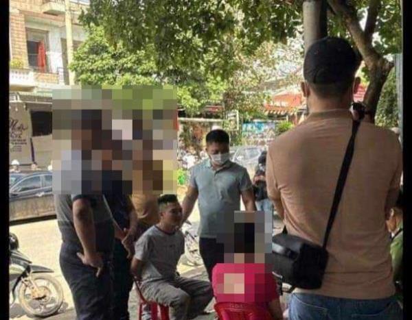 Thực hiện lệnh giữ người trong trường hợp khấp cấp đối với Quân idol và cộng sự để điều tra hành vi bắt giữ người trái phép