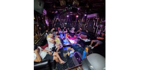 Vừa hát vừa bay