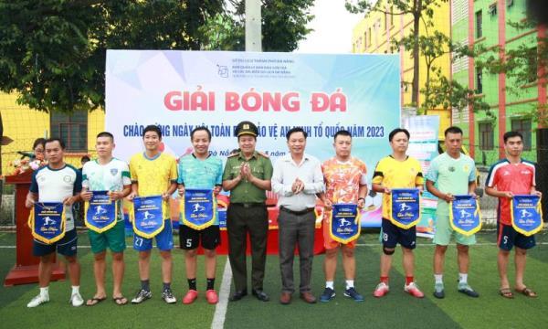 8 đội tranh tài giải bóng đá hưởng ứng Ngày hội toàn dân bảo vệ tổ quốc