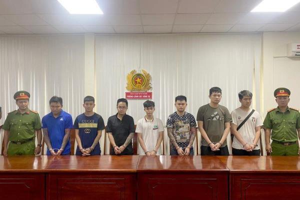 Băng tín dụng đen bắt người vay thế chấp bằng clip khỏa thân sa lưới