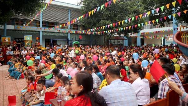 Gần 1 triệu học sinh Nghệ An hân hoan khai giảng năm học mới