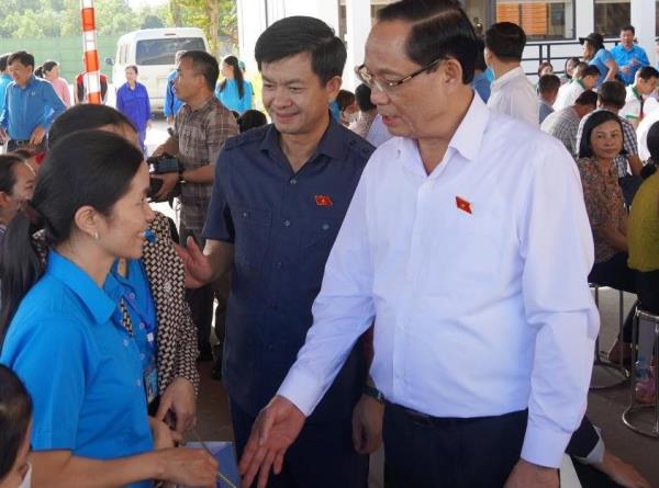 Phó Chủ tịch Quốc hội Trần Quang Phương thăm, tặng quà Tết tại Quảng Trị