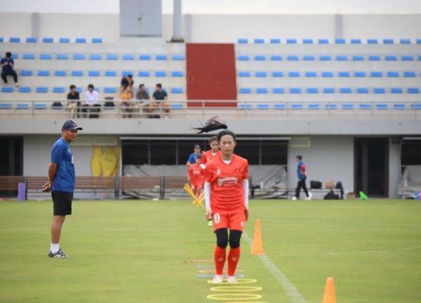 Đội tuyển nữ có 2 trận giao hữu với nhà vô địch quốc gia