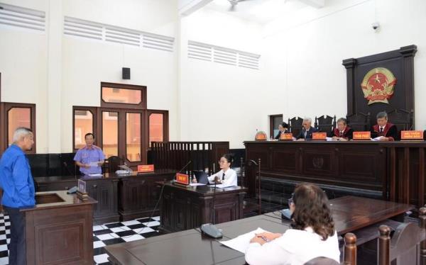 Đánh bạn nhậu tử vong vì tiểu tiện trong nhà